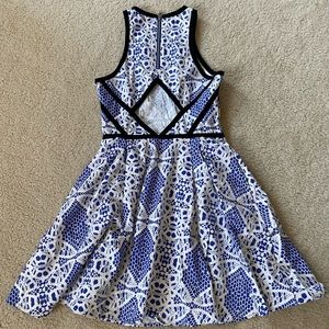 Parker NY Women’s Cut Out Back Dress Sz Small